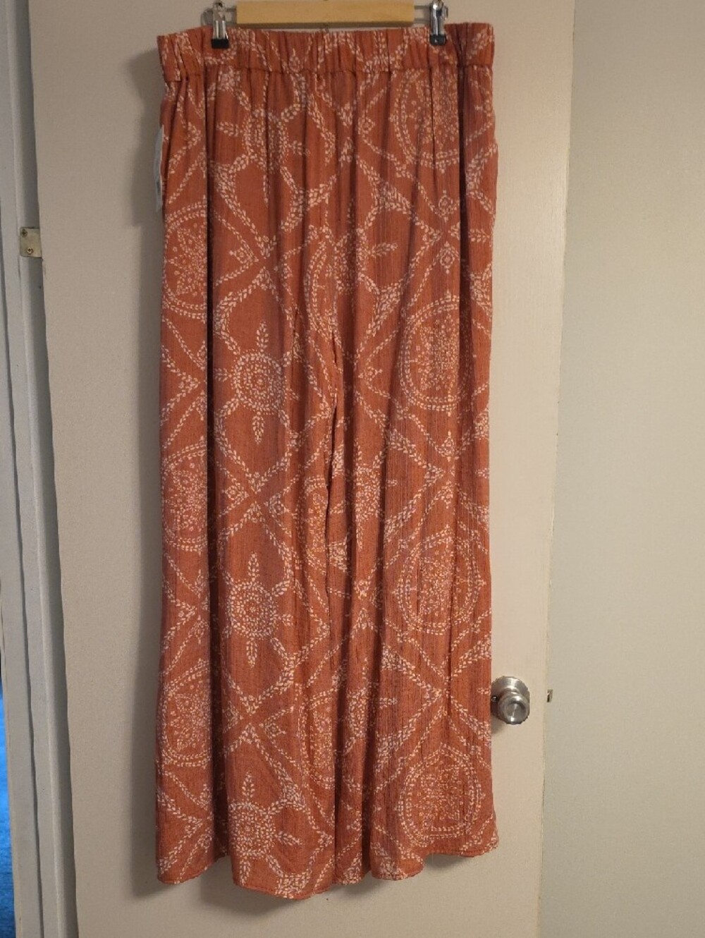 Wonderly Rust Printed Wide-Leg Women's Pants - Picture 4 of 7